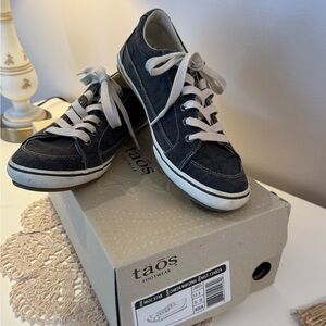 Taos Footwear Navy Canvas Sneakers with White Laces